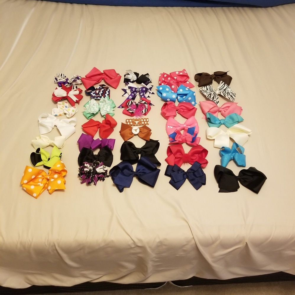 Lot of 35 girls hair bows.
